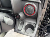 運転席側のドリンクホルダーです