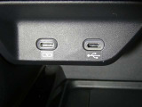 【充電用USB端子】デバイスの充電に便利です。※実際の接続端子は写真で確認or店舗までご気軽にお問合せください♪
