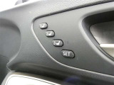 運転席のシートポジションを記憶・再現できるメモリー機能を搭載しています。