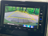 【バックカメラ】駐車時に後方がリアルタイム映像で確認できます。大型商業施設や立体駐車場での駐車時や、夜間のバック時に大活躍!運転スキルに関わらず、今や必須となった装備のひとつです!