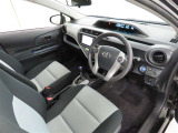 シンプルで使いやすいデザインの運転席です。