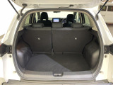 【トランク】積み込みやすくて、たっぷり積める荷室です。シートアレンジできるものは、乗車人数と荷物の量や大きさによってシートを動かすことができるので、より快適なドライブが可能です!