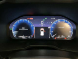 とっても見やすいメーターです。夜間時はラグジュアリーな気分にさせてくれる照明が魅力ですので、夜のドライブも楽しみになりますよ♪