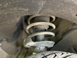 お車を安心してお乗りいただく為には、足回りの定期点検が欠かせません。サービスサポート(有償保証)では無料点検もご提供しており、安心のカーライフをお過ごしいただけるサポート体制が整っています。