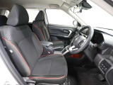 ゆったり室内で運転もしやすいです♪使い勝手の良い配置も考えられています!!