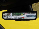 デジタルインナーミラー!バックドアに装着されたカメラにより、荷物をたくさん積んでいても後方が良く見えます!