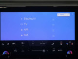 ディスプレイオーディオを装備。スマートフォンと車を繋ぐことで、これまでのナビに加えて色々なサービスが楽しめます。