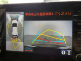 パノラミックビューモニター付きです。車両を上から見たような映像をディスプレイオーディオ画面に表示。運転席からの目視だけでは見にくい、車両周辺の状況をリアルタイムでしっかり確認できます。