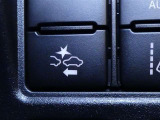 【PCS(プリクラッシュセーフティーシステム】・・・進路上の車両を前方センサーで検出し、衝突の可能性が高いと判断したときに、警報やブレーキ力制御により運転者の衝突回避操作を補助します。