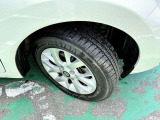 タイヤサイズは185/65R15です。