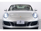 PDLS Plus付LEDヘッドライトが選択されております。対向車や先行車を眩惑させずに常時ハイビームを維持できる自動配光制御や、交差点での照射範囲拡大により、疲労を大幅に軽減します。