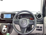 運転席まわりです。 各操作スイッチは使いやすい位置に配置されてます。