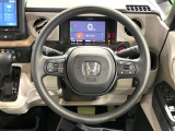 インテリアに合わせたデザインのステアリングは、運転される方のことも考え、運転しやすい形状、大きさです。是非一度、実際に触ってお確かめください。