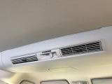 【リアシーリングファン】エアコンの風を後部座席まで届けてくれ、広い車内空間でも素早く快適な温度になります♪真夏や真冬に便利な機能です。