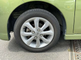 純正14インチアルミホイールが車両とマッチしています!