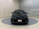 お車購入のポイントとなるフロントマスクです!シャープな目つきが印象的なデザインのヘッドランプです。