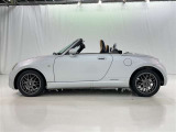 思い立てばすぐにオープン走行ができる電動開閉式ルーフ