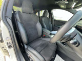 【コックピットシート】BMW車の主役席。車体中央にくる様に配置し車両重心とが一致する事でドライバーと車との一体感あるドライビングを実現。人間工学に基づき形成した形状が長時間のドライブ疲労も軽減します!