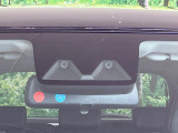 【スマートアシスト】走行中に前方の車両等を認識し、衝突しそうな時は警報とブレーキで衝突回避と被害軽減をアシスト。より安全にドライブをお楽しみいただけます。