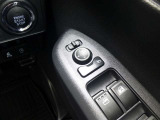 電動格納ドアミラー付き。スイッチ操作でミラーが開閉します。