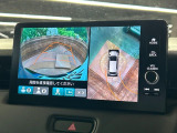 【マルチビューカメラシステム】専用のカメラにより、上から見下ろしたような視点で360度クルマの周囲を確認することができます☆死角部分も確認しやすく、狭い場所での切り返しや駐車もスムーズに行えます。