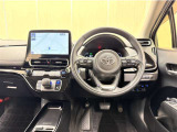 シンプルな運転席周りです。インパネ周りの各操作スイッチ類も使いやすいよう配置されています!