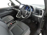 シンプルで使いやすいデザインの運転席です。