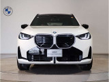 【キドニーグリル】BMWは約90年もの間、ほぼ全ての車両にひと目でBMWだと分かるこの特徴的なフロントグリルが備えられ、デザイン・アイコンとして親しまれてきました。