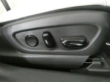 運転席パワーシート搭載。微妙な調整が手軽にでき、ピッタリのポジションで運転することが可能です。