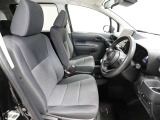 ゆったり室内で運転もしやすいです♪使い勝手の良い配置です。