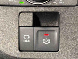電動パーキングブレーキ、オートブレーキホールド機能付き。アクセル操作でサイドブレーキの解除ができる優れもの。