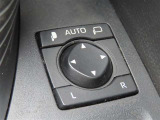 こちらのRAV4はオートミラー付き!うっかり閉じ忘れの無いように、鍵を閉めるとミラーも閉じ、エンジン掛ければミラーが開きます!あると便利なんです♪