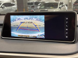 【バックカメラ】駐車時に後方がリアルタイム映像で確認できます。大型商業施設や立体駐車場での駐車時や、夜間のバック時に大活躍!
