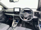 運転席まわりです。 各操作スイッチは使いやすい位置に配置されてます。