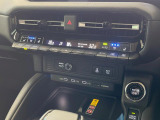 【シートヒーター&ベンチレーション】夏場は涼しい風でお尻や背中の熱やムレを防ぎ、冬はエアコンよりも早く温まってポカポカに!季節を問わず快適に過ごせます。