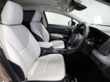 ゆったり室内で運転もしやすいです♪使い勝手の良い配置も考えられています!!