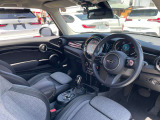 ★全国の正規ディーラーにて、対応可能な認定中古車保証付となります。アフターメンテナンスもお近くの正規ディーラーで可能でございます。遠方の方もご安心してお選びいただけます。
