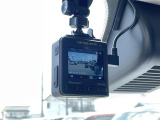 【ドライブレコーダー】映像・音声などの運転中の記録を残します。事故などを起こした起こされた時の証拠になりえますので、もしも時でも安心ですね。