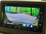 【バックカメラ】駐車時に後方がリアルタイム映像で確認できます。大型商業施設や立体駐車場での駐車時や、夜間のバック時に大活躍!運転スキルに関わらず、今や必須となった装備のひとつです!