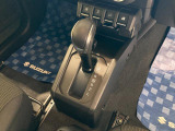 使いやすいフロアシフト採用で、運転する方の年代を選びません。