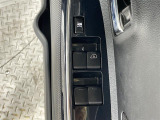 【パワーウインドウ】運転席のスイッチで、各席の窓ガラスの開閉ができます!あると便利ですよね!