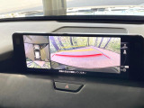 【360&deg;ビューモニター】専用のカメラにより、上から見下ろしたような視点で360度クルマの周囲を確認することができます☆死角部分も確認しやすく、狭い場所での切り返しや駐車もスムーズに行えます。