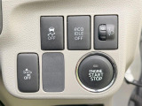 【スマートアシスト】走行中に前方の車両等を認識し、衝突しそうな時は警報とブレーキで衝突回避と被害軽減をアシスト。より安全にドライブをお楽しみいただけます。