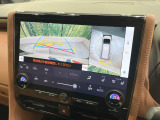 【全周囲カメラ】専用のカメラにより、上から見下ろしたような視点で360度クルマの周囲を確認することができます☆死角部分も確認しやすく、狭い場所での切り返しや駐車もスムーズに行えます。