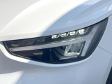 ●LEDヘッドライト:夜間走行時も良好な視界を確保し安心して運転できる高輝度LEDヘッドライトを装備!点灯速度が早く、消費電力も抑えられています。