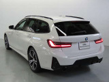 特徴的なL字型デザインの2分割リヤコンビネーション・ライトにはLEDテクノロジーを採用。それぞれにライティングエレメントが組み込まれています
