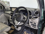 見通しのよいすっきりとした視界で、誰でも運転しやすいです。運転のしやすさは疲れにくさにも繋がりますよ♪