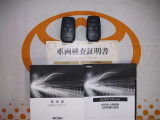スマートキー付。取扱説明書とメンテナンスノートもあります☆品質評価シート付いてます!トヨタ認定中古車ライト!!