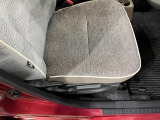 痛みの出やすい運転席シートの角、フロアマット、座面、ともに良好です