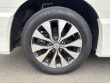 【純正ホイール】純正設計ならではの美しいデザインと精密な仕上げで、車両全体のスタイリングを引き立てます。